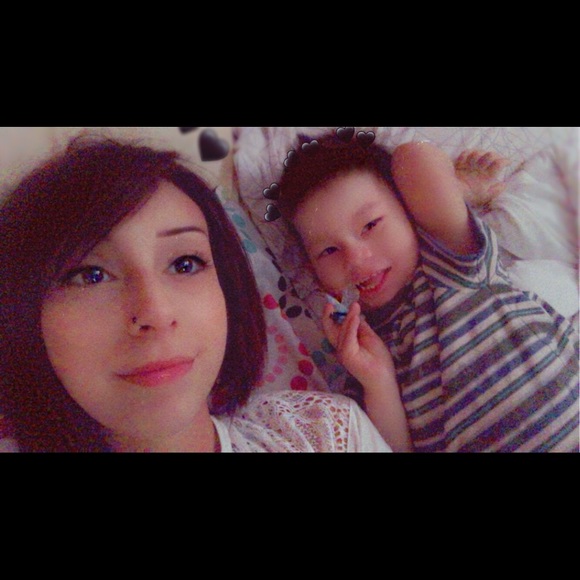 Meet your posher Janine - Picture 2 of 3